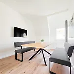 Tolstov Apartments - 6 Zimmer Wohnungen - 15 Min zur Messe DUS