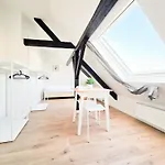 Apartment Tolstov - 6 - 15 Min Zur Messe Dus Düsseldorf