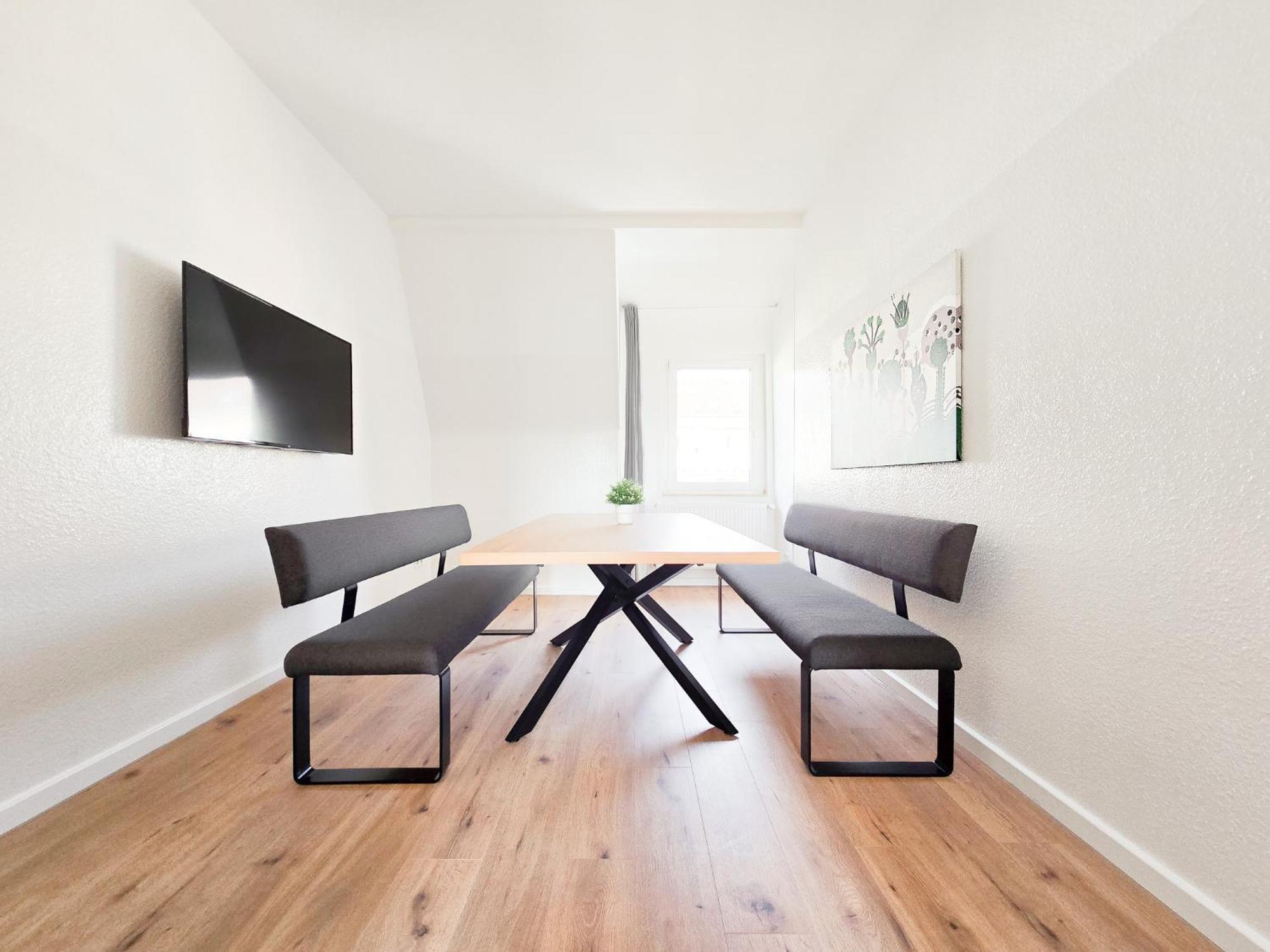 Tolstov - 6 - 15 Min Zur Messe Dus Dusseldorf