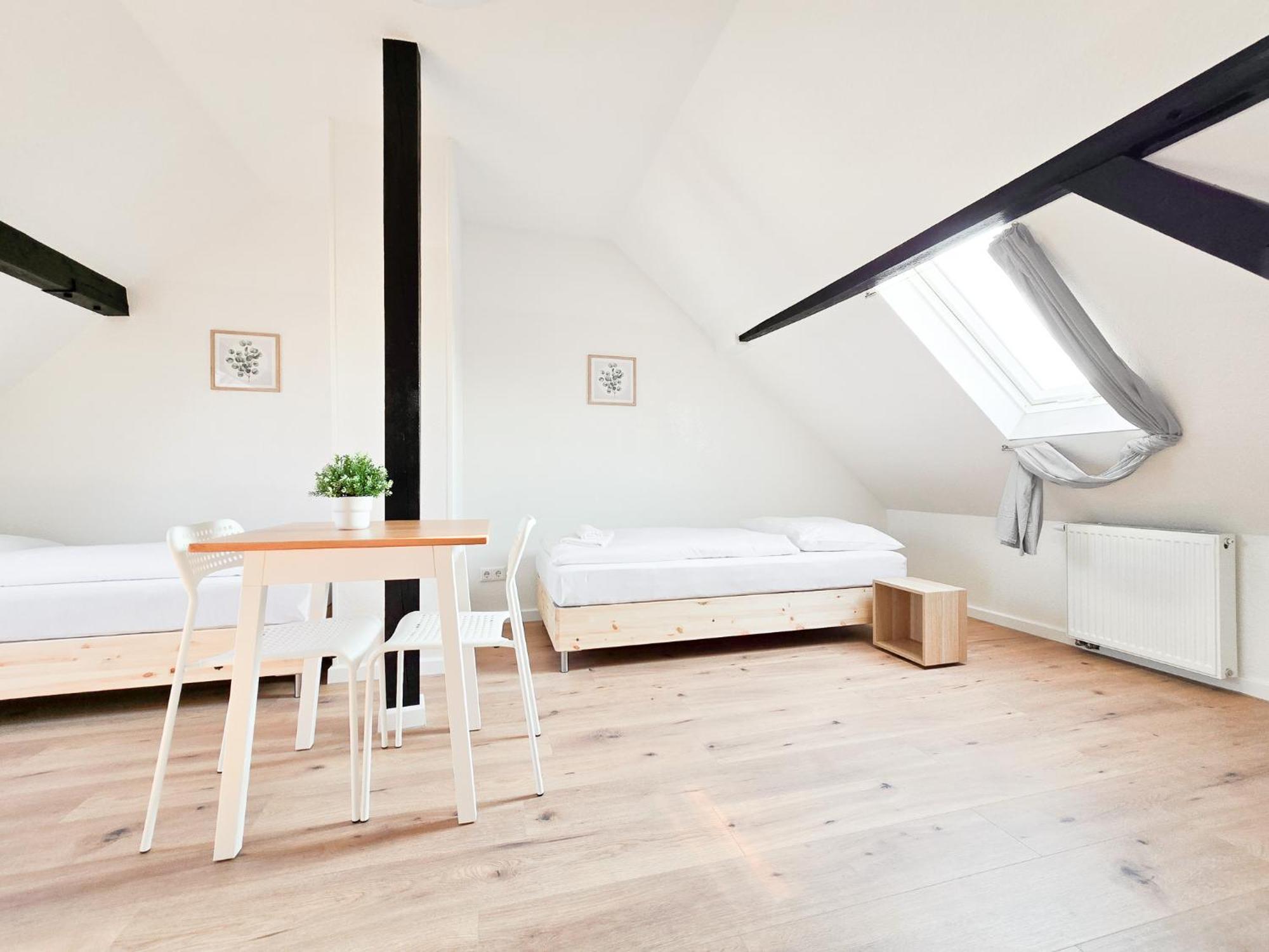 Tolstov - 6 - 15 Min Zur Messe Dus Dusseldorf